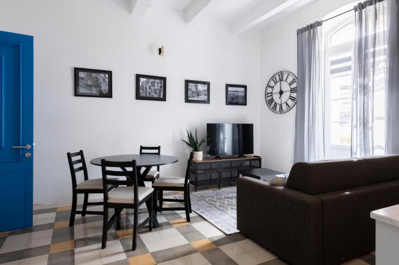 Appartement Collection - Felix Valletta